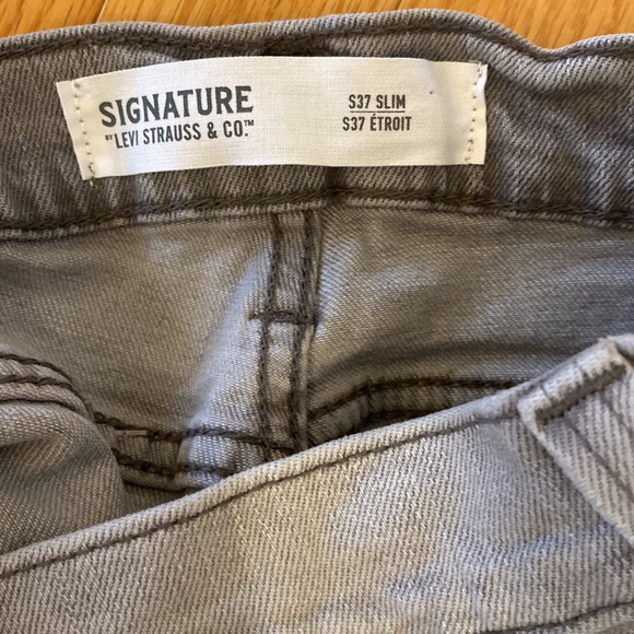 Levi’s Signature 29x30 Grey Jean - Picture 5 of 6